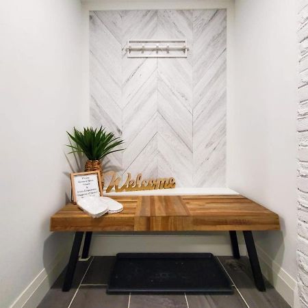 Renovated Guest Suite Near The Lake & High Park In Toronto! エクステリア 写真