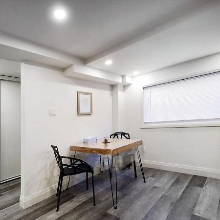 Renovated Guest Suite Near The Lake & High Park In Toronto! エクステリア 写真
