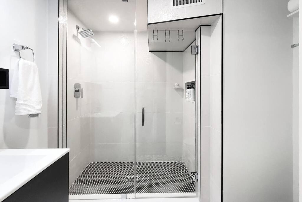 Renovated Guest Suite Near The Lake & High Park In Toronto! エクステリア 写真