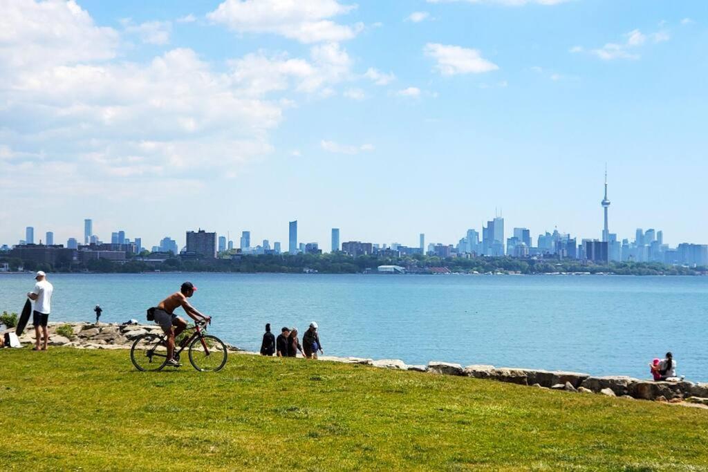 Renovated Guest Suite Near The Lake & High Park In Toronto! エクステリア 写真