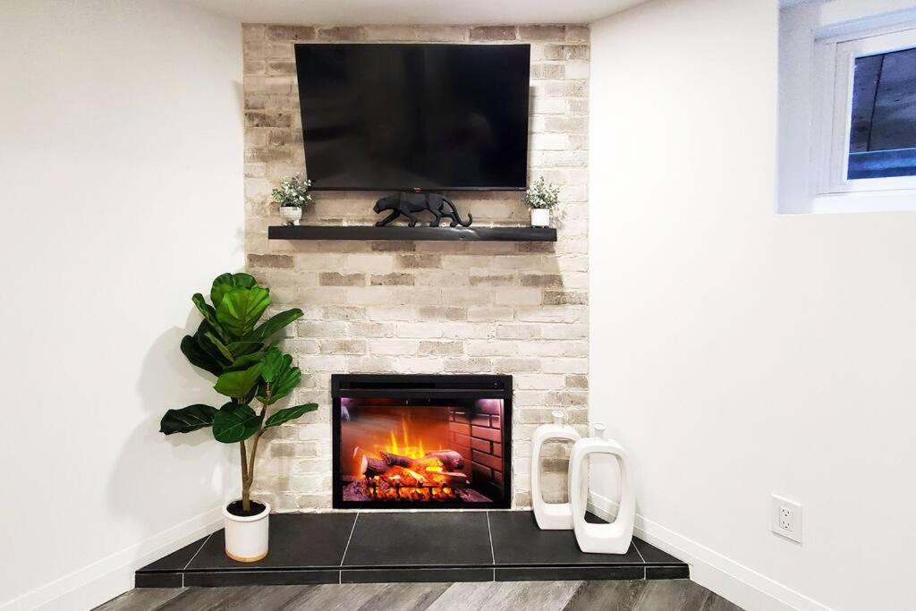 Renovated Guest Suite Near The Lake & High Park In Toronto! エクステリア 写真