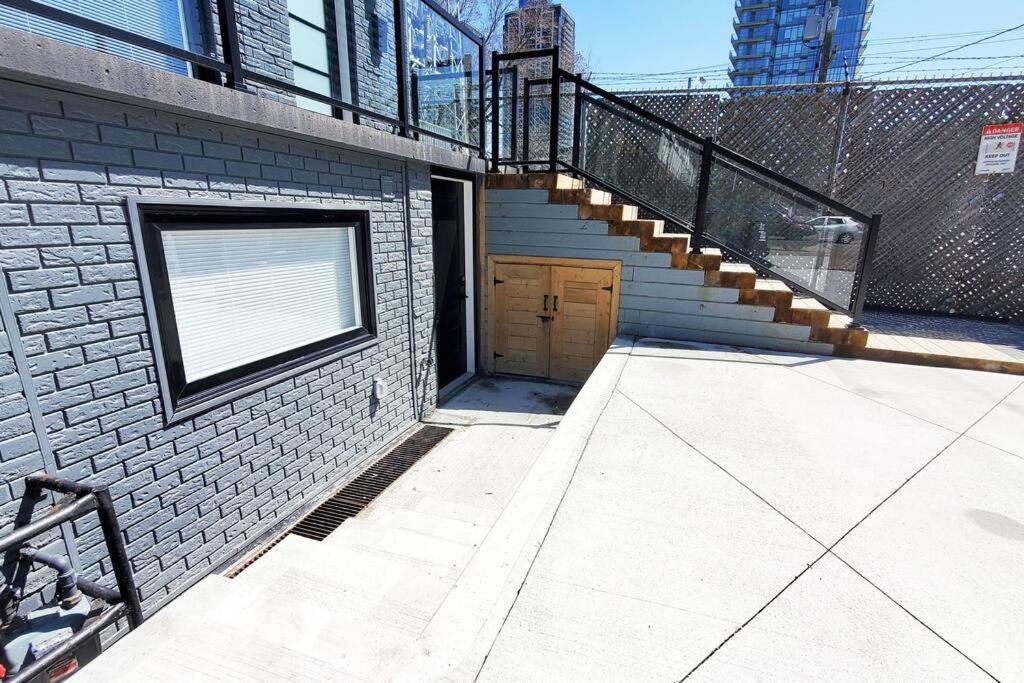 Renovated Guest Suite Near The Lake & High Park In Toronto! エクステリア 写真
