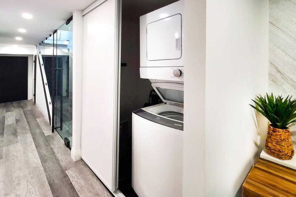 Renovated Guest Suite Near The Lake & High Park In Toronto! エクステリア 写真